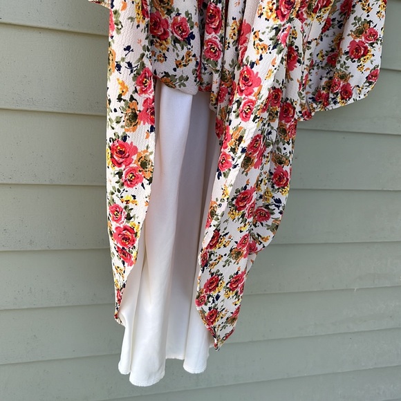 BNWOT LE LIS fun floral dress - Picture 7 of 16